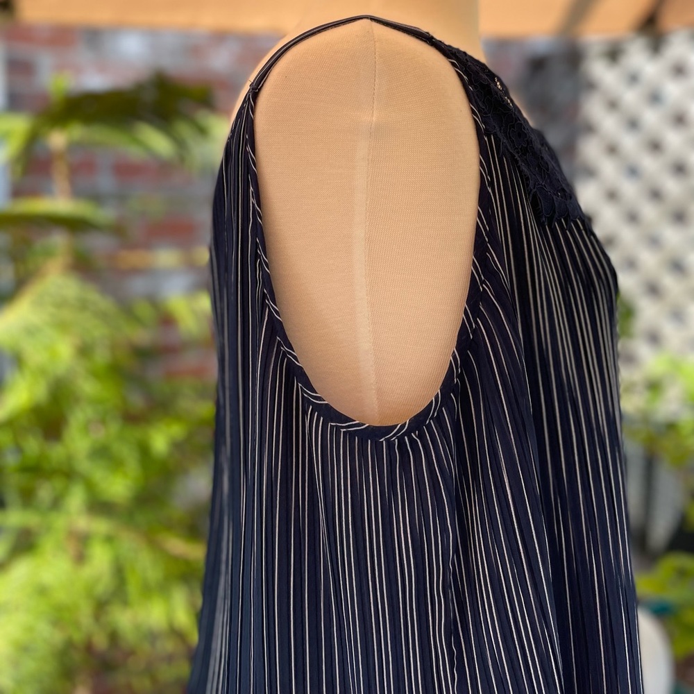 Chico’s Navy and white stripe tank top style size 2 - Picture 8 of 10